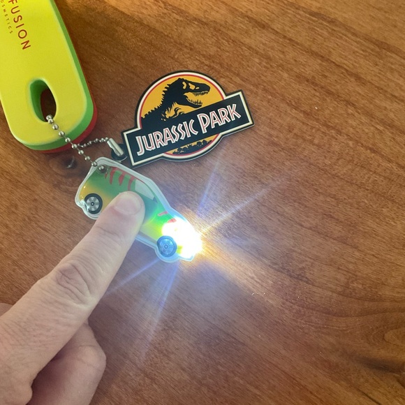 🦖Jurassic Park Hand Mirror - Picture 3 of 6